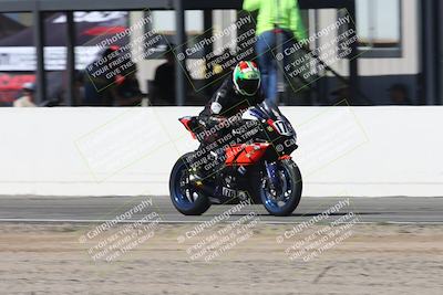 media/Oct-05-2025-CVMA (Sun) [[beeef4f201]]/Race 2-Supersport Middleweight/